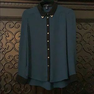 Beautiful XXI green blouse with gold hardware